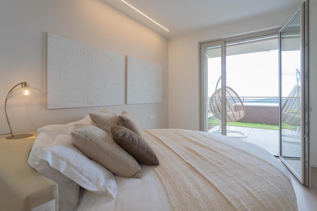 La Vista Bonita By Rent All Como Exterior photo